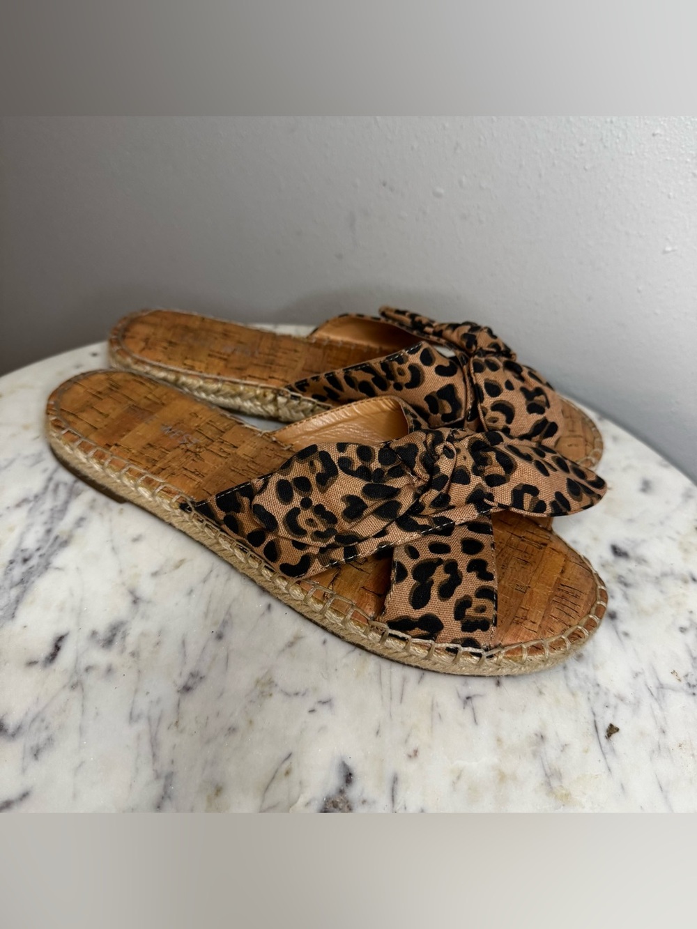 Nine West Sandals Size 8 M flat shoes leopard print bow